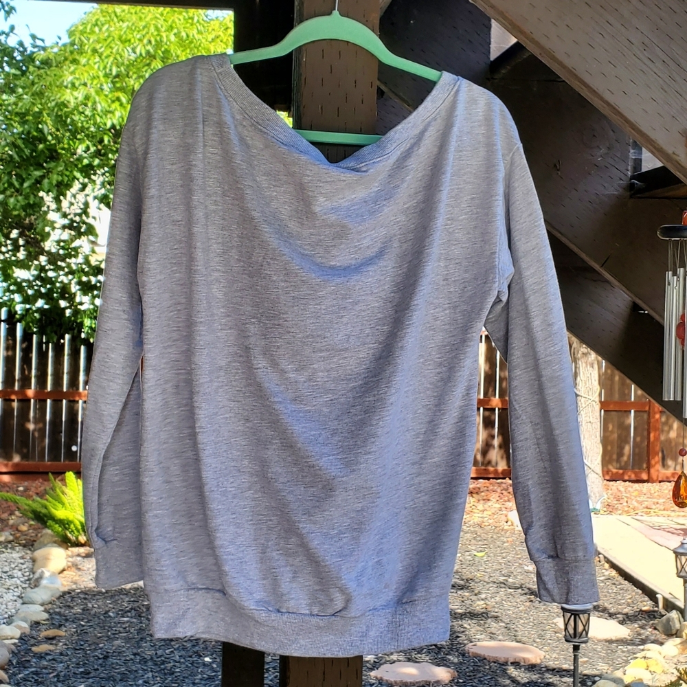 EUC - Disney | Gray Minnie Mouse Flirty Sweatshirt Size Juniors Large - Picture 5 of 10